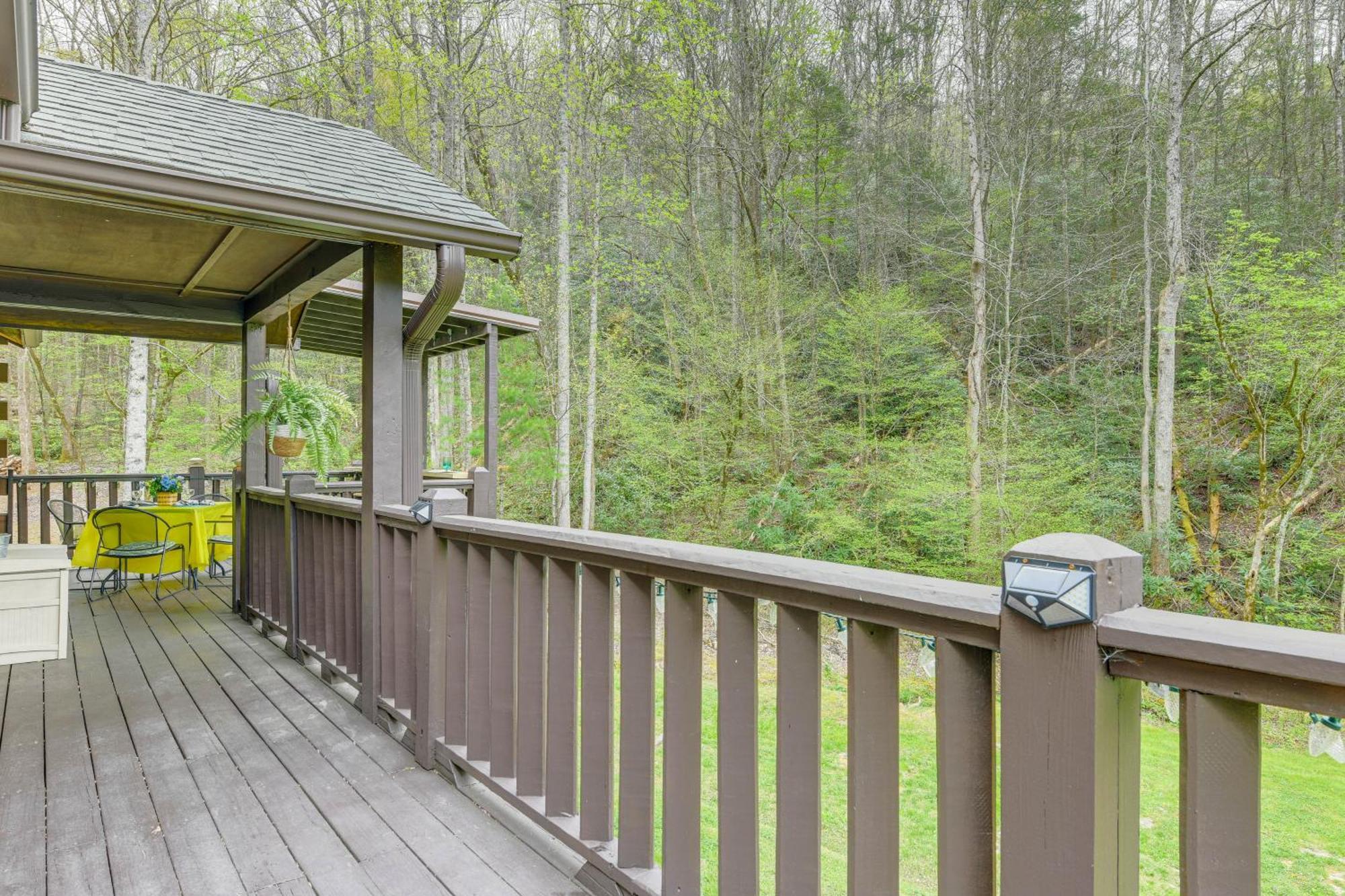 Smoky Mountain Cozy Cove Cabin Deck And Fire Pit! Cosby Екстериор снимка
